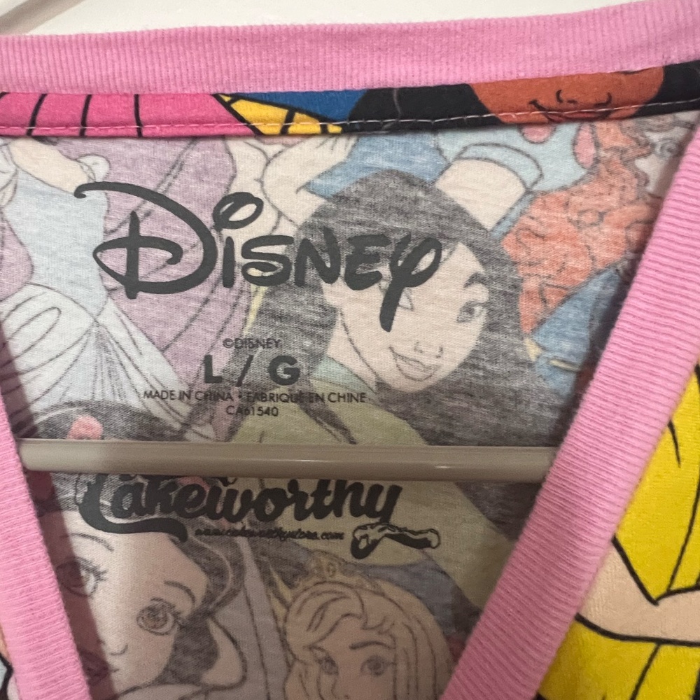 Cakeworthy Disney Princess Characters Allover Print T-Shirt Large - Picture 4 of 4